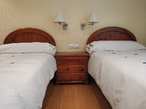 Dormitorio completo de 2 camas